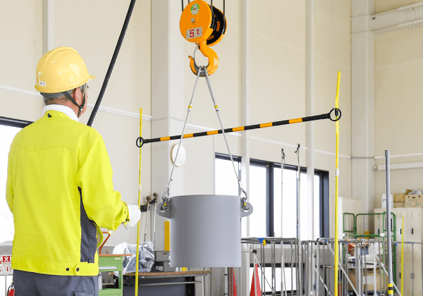 床上操作式クレーン